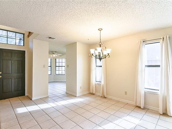 3rd image of 4133 Briar Hill Dr