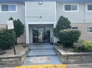870 E Old Willow Rd APT 150, Prospect Heights, IL 60070