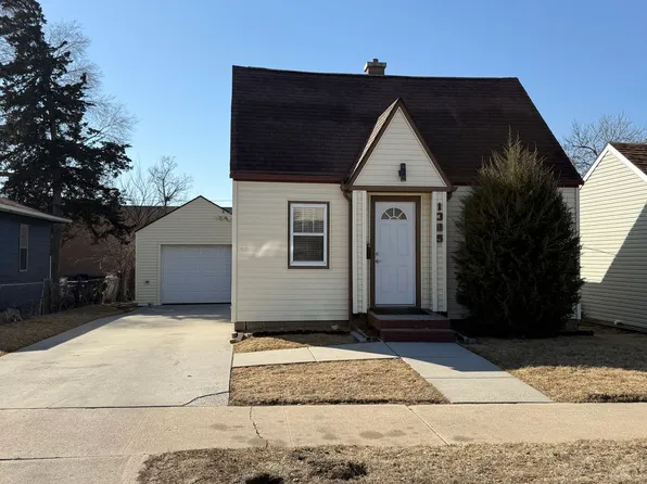 1305 E 12th St, Sioux Falls, SD 57103
