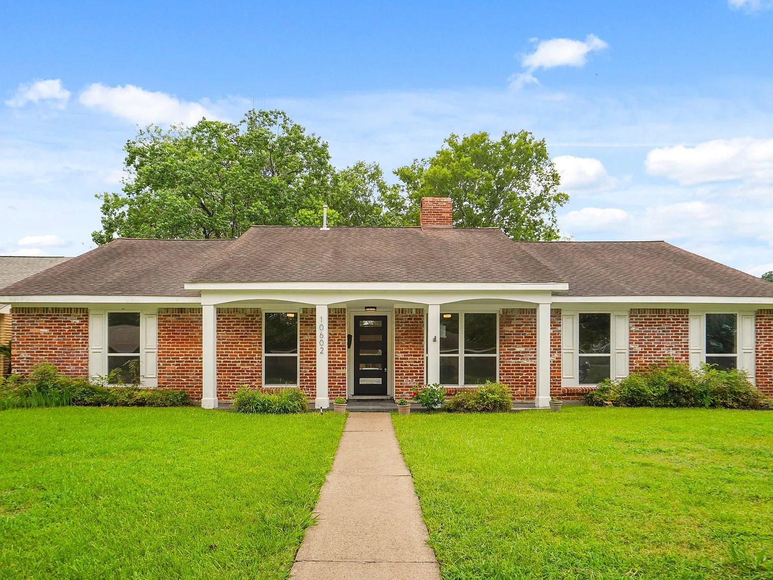 4 bed, 2.0 bath, 2002 sqft, $2,950 — Photo 1