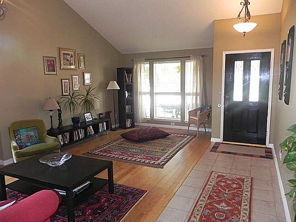 2nd image of 6526 Hillview Ln