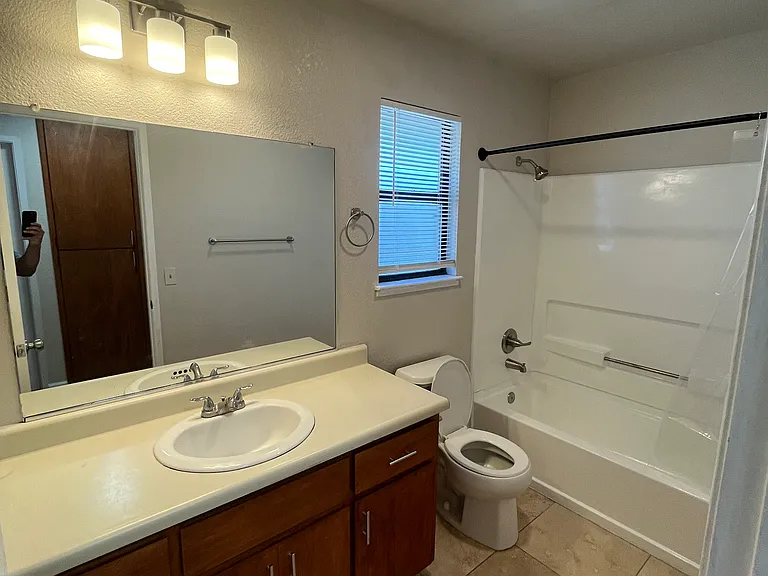 Upstairs Hallway Full Bathroom
