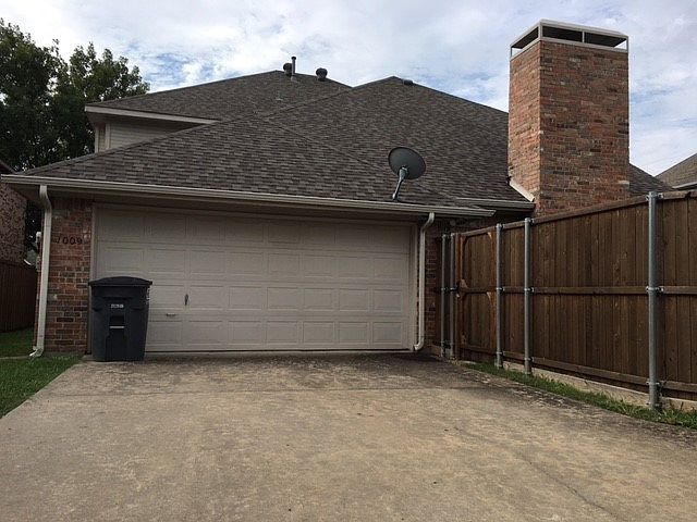 2nd image of 1009 Springfield Ln