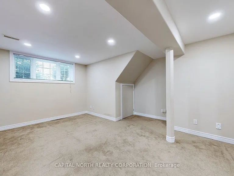 43 Gardiner Dr #LOWER — Photo 11