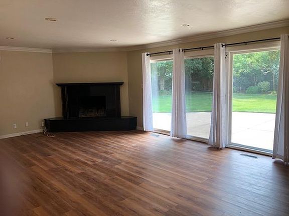 3rd image of 2716 W Benjamin Holt Dr