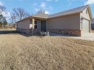 696 Saydi St, Elkins, AR 72727