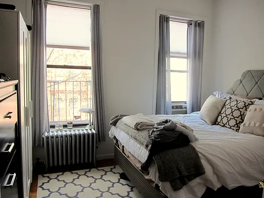 Rented by Chartwell Manhattan Realty | media 7
