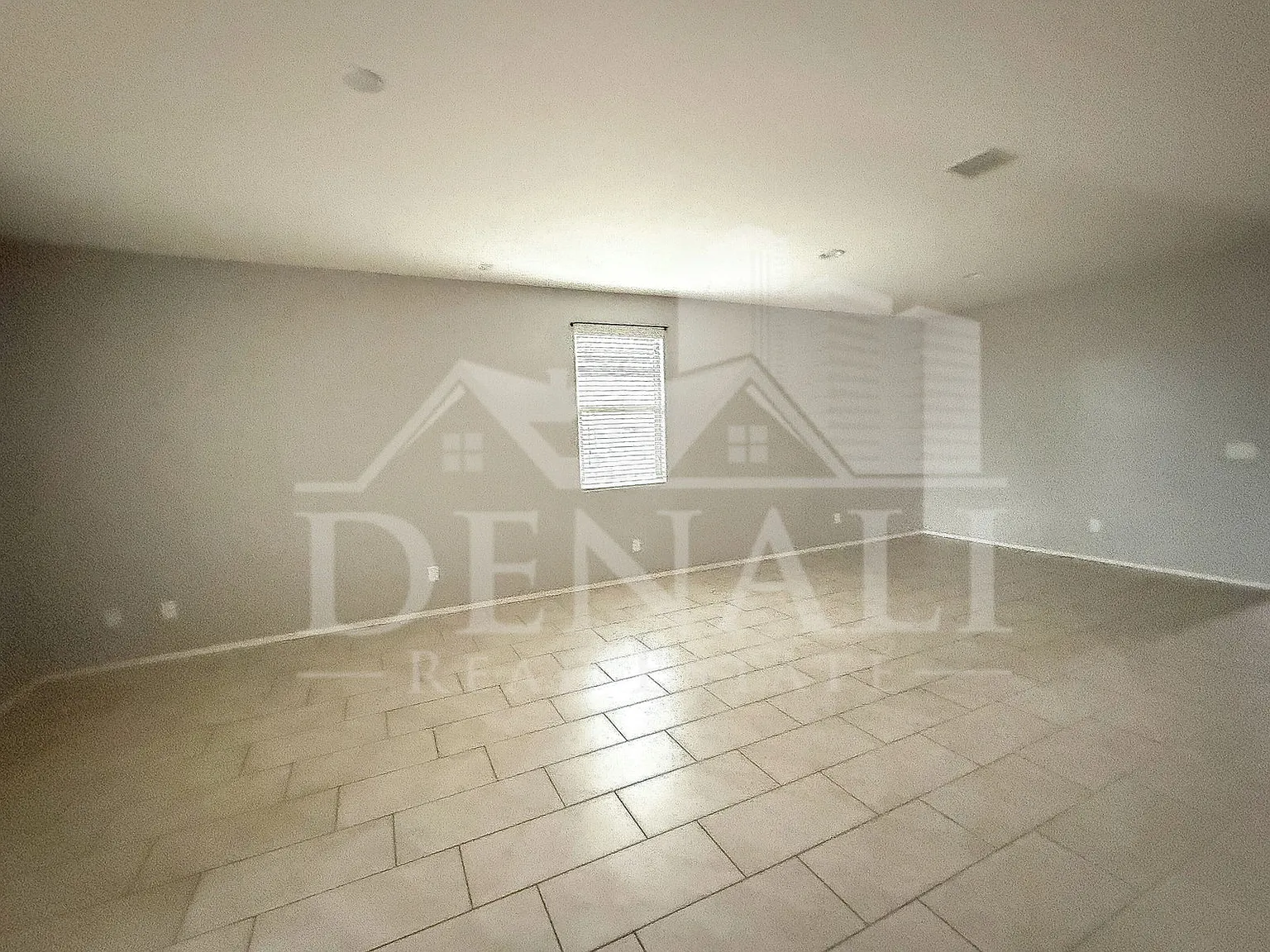 3 bed, 2.0 bath, 1905 sqft, $2,050 — Photo 3