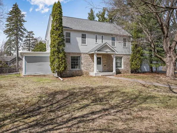 130 Holly Rd, Hopkins, MN 55343