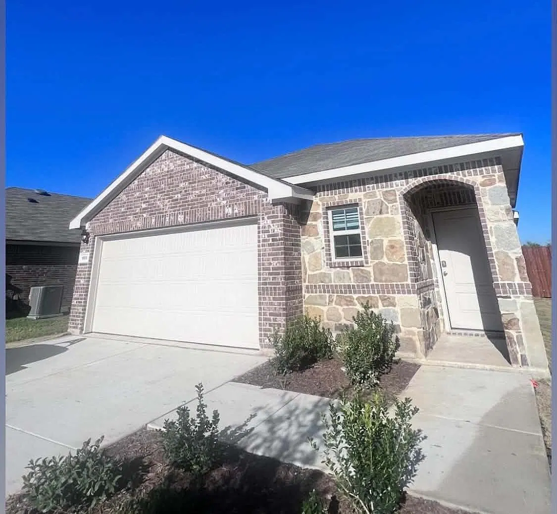 3 bed, 1565 sqft, $2,150 — Photo 1