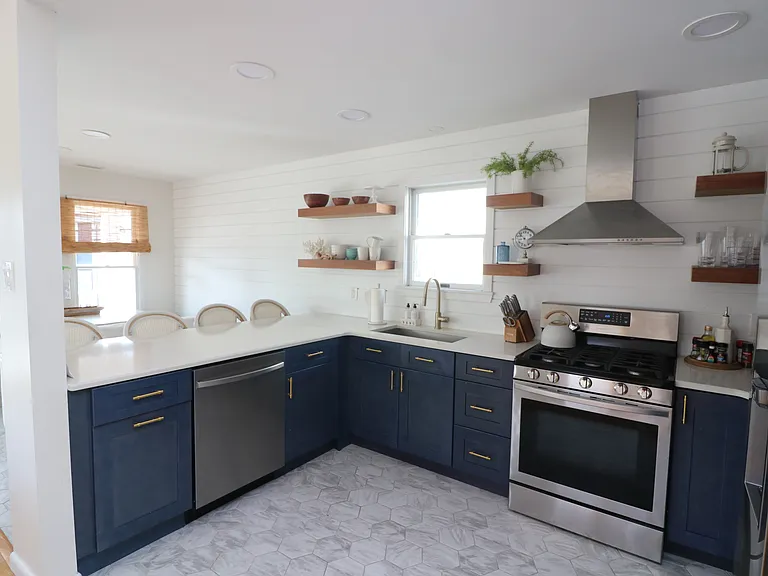 411 N Vendome Ave — Photo 5