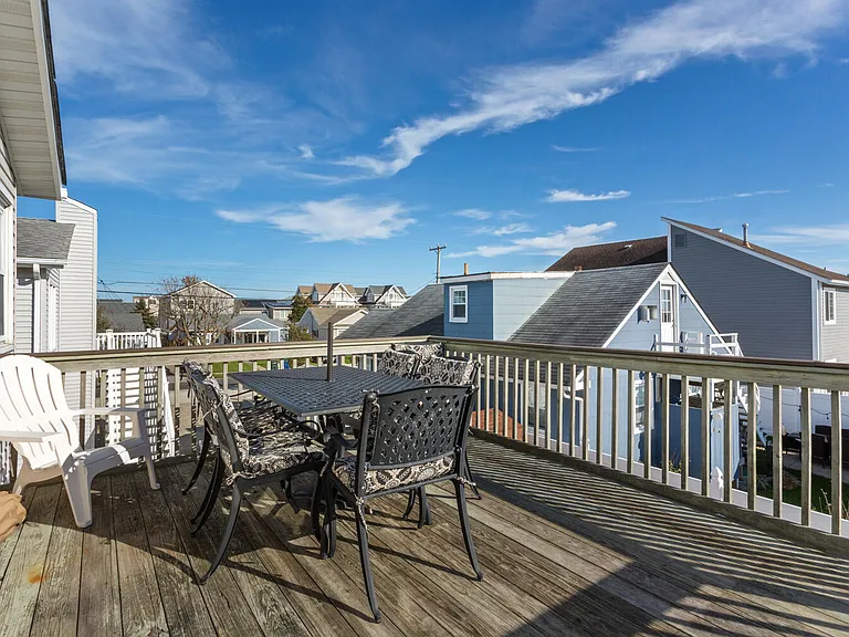 606 W Beach Ave — Photo 40