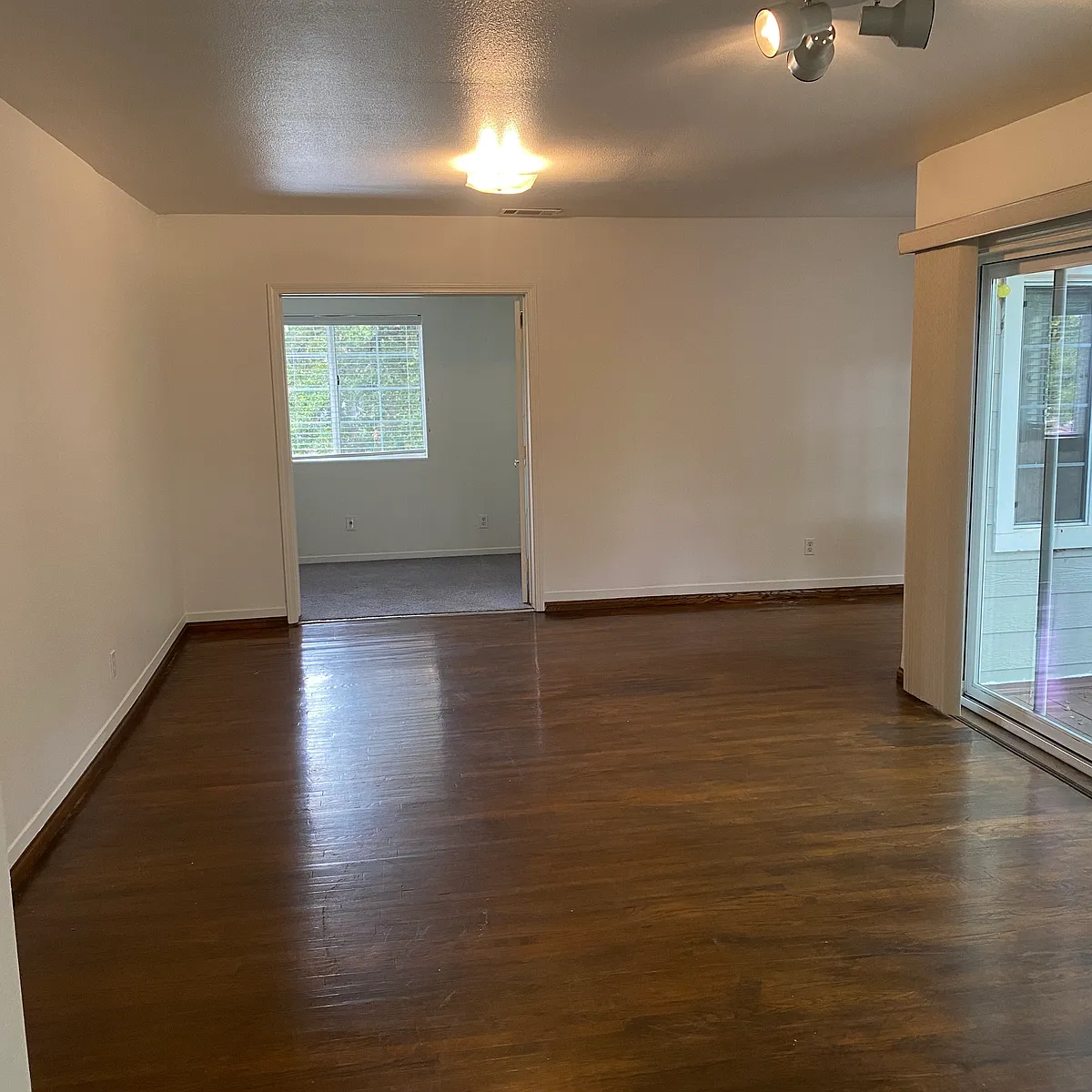 Living room - 511 S La Luna Ave