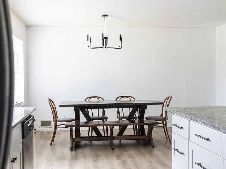 1811 W Hunt St — Photo 11