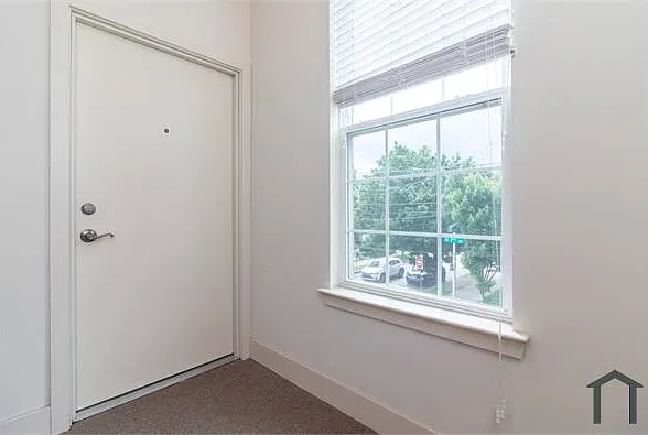 2 bed, 702 sqft, $1,700 — Photo 3