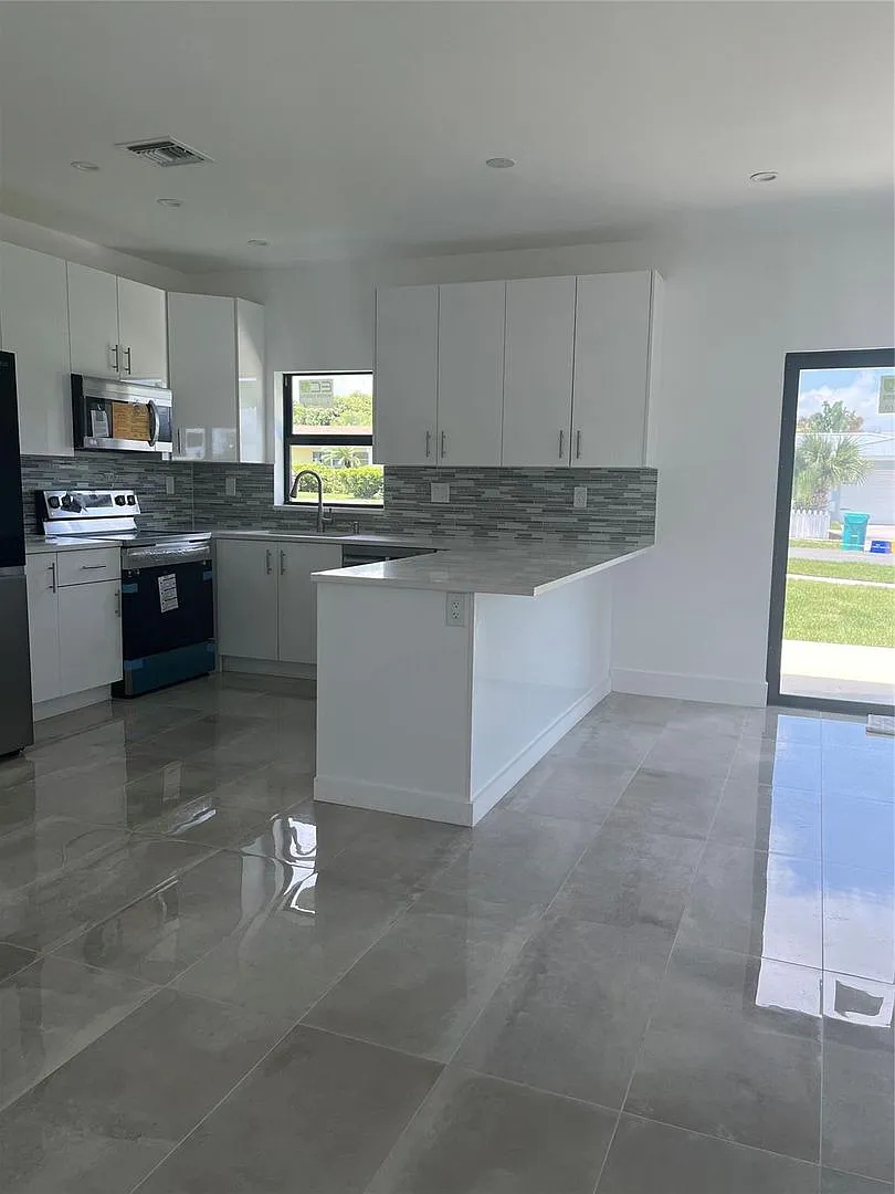 2877 SE 1st Court, Boynton Beach, FL 33435 — Photo 2