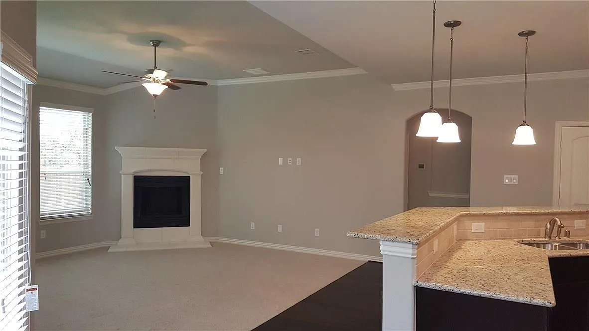 5 bed, 3067 sqft, $2,995 — Photo 3