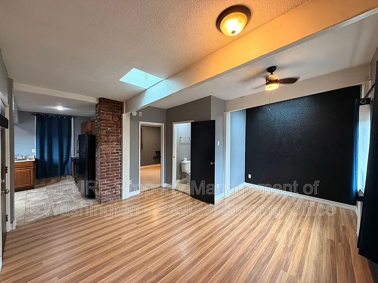 802 9th St SW #1/2 — Photo 8