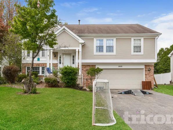 1652 Warrington Ln, Crystal Lake, IL 60014