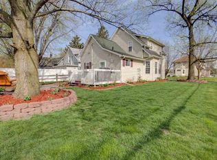 438 18th Ave, Moline, IL 61265