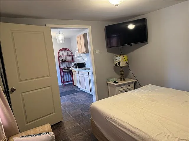 521 Victory Dr — Photo 6