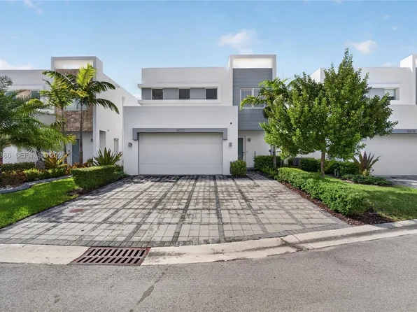 10370 NW 67th Ter, Doral, FL 33178