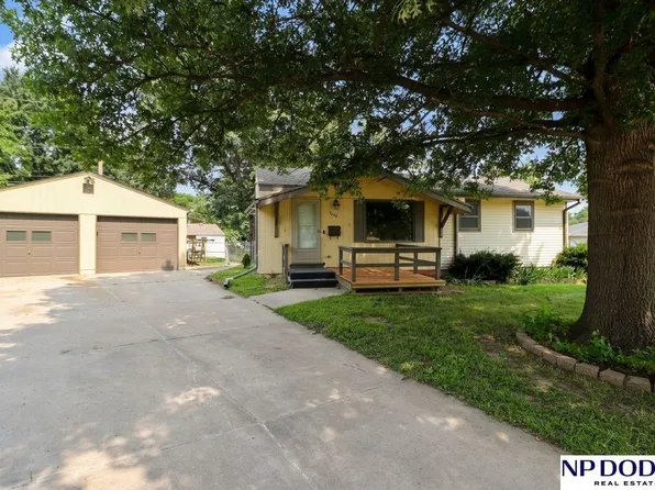 9248 Fowler Cir, Omaha, NE 68134