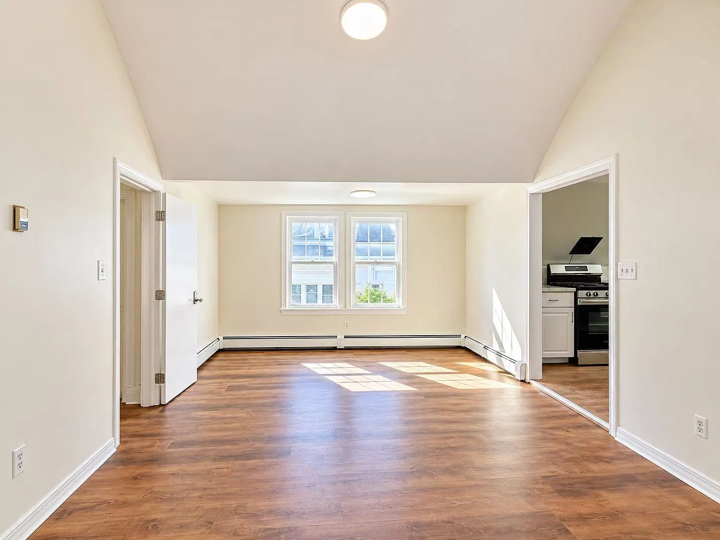 2 bed, 900 sqft, $2,150 — Photo 3