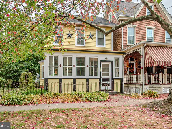 207 Clinton St, Delaware City, DE 19706