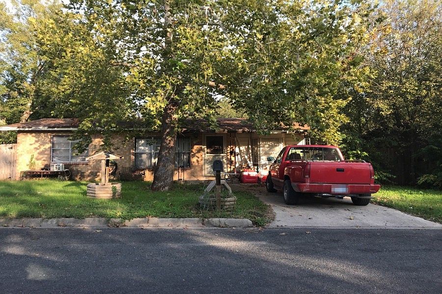 1st image of 2223 Louise St
