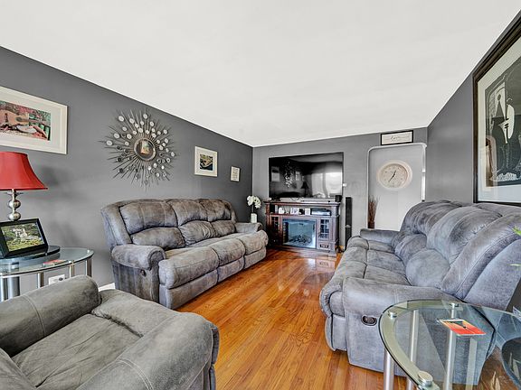 4th image of 6240 S Mayfield Ave