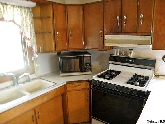 Home for Sale in Quincy, IL $72,000
