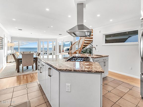 5th image of 1053 Fairfield Beach Rd