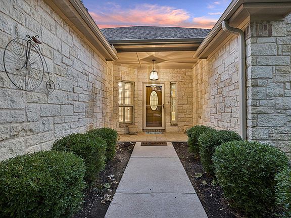 3rd image of 300 Brazos Dr