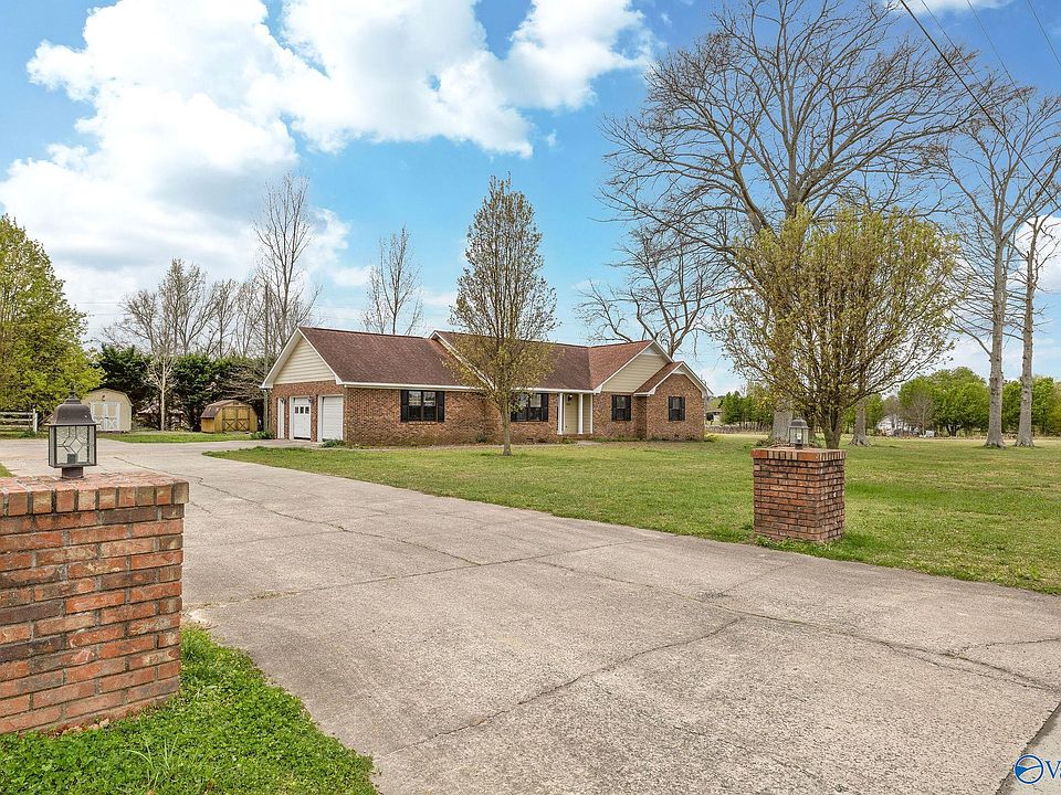 1st image of 900 Section Line Rd