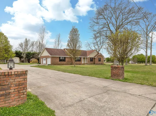 900 Section Line Rd, Albertville, AL 35950