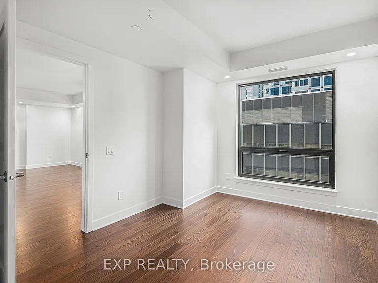 180 George St #1301 — Photo 20