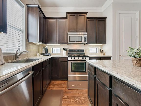2nd image of 8829 Lakeshore Bend Dr