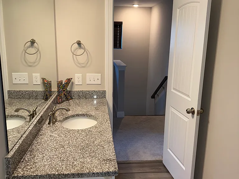 306 Clarendon Ct — Photo 23
