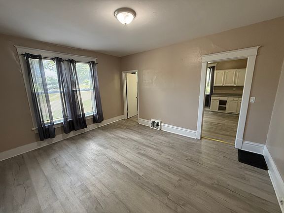 2nd image of 305 Locust St #305