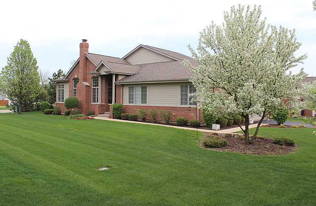1st image of 752 River Place Dr