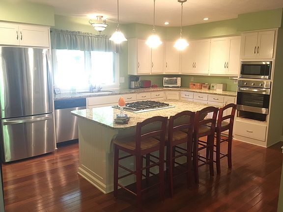 3rd image of 650 Eagle Creek Cir