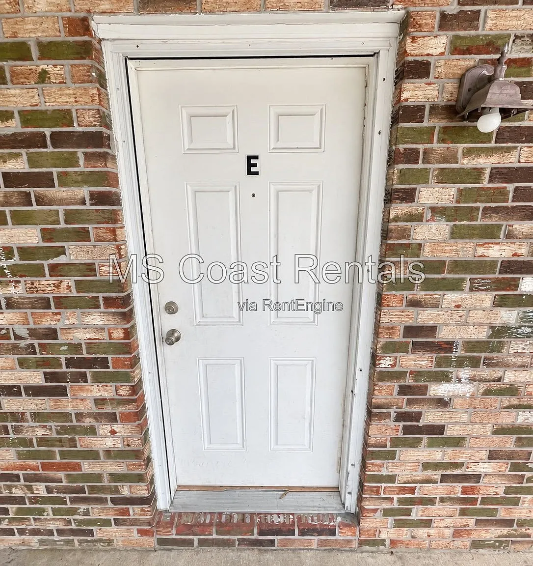 2 bed, 1.0 bath, 900 sqft, $999 — Photo 2