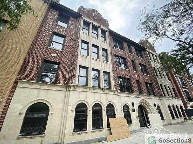 1st image of 4625 S Drexel Blvd #205