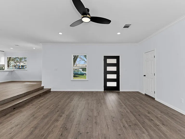 1307 Yorkshire Dr — Photo 8