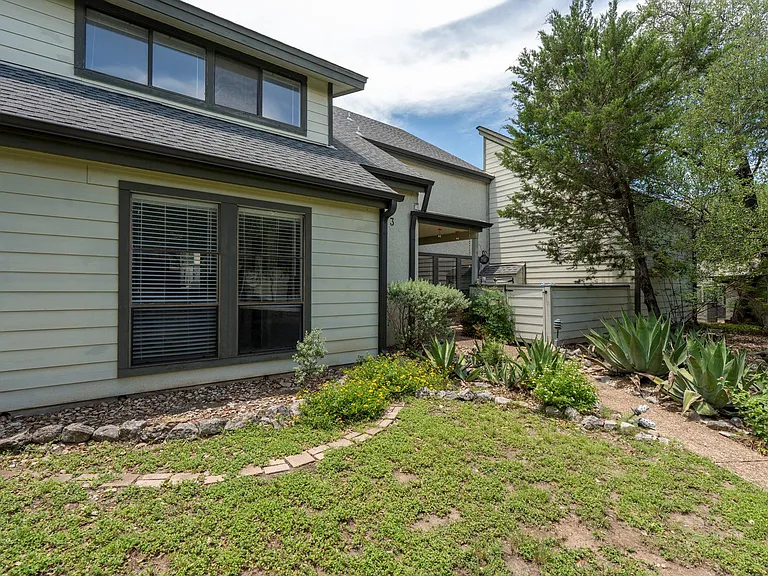13 Casa Verde — Photo 2