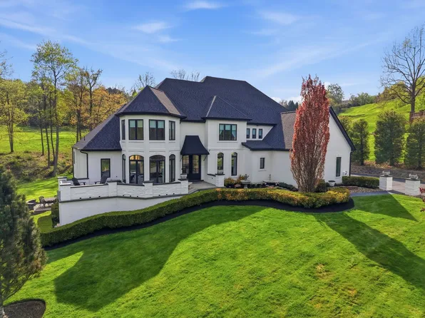 2001 Old Orchard Pl, Gibsonia, PA 15044