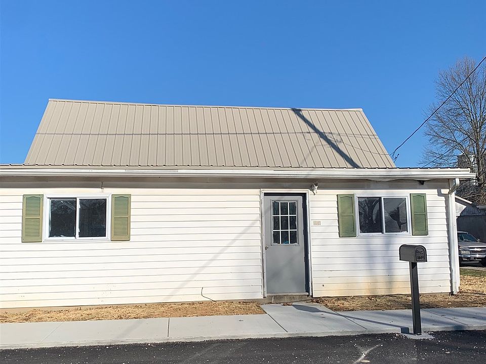 1st image of 150 W Oak St