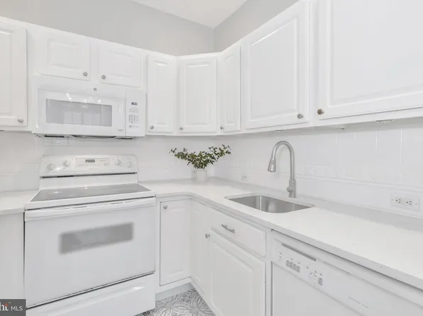 1305 N Broom St APT 408, Wilmington, DE 19806