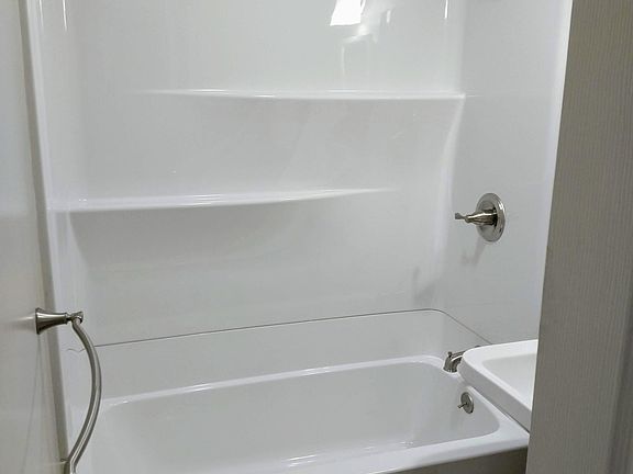 5th image of 708 Huey St